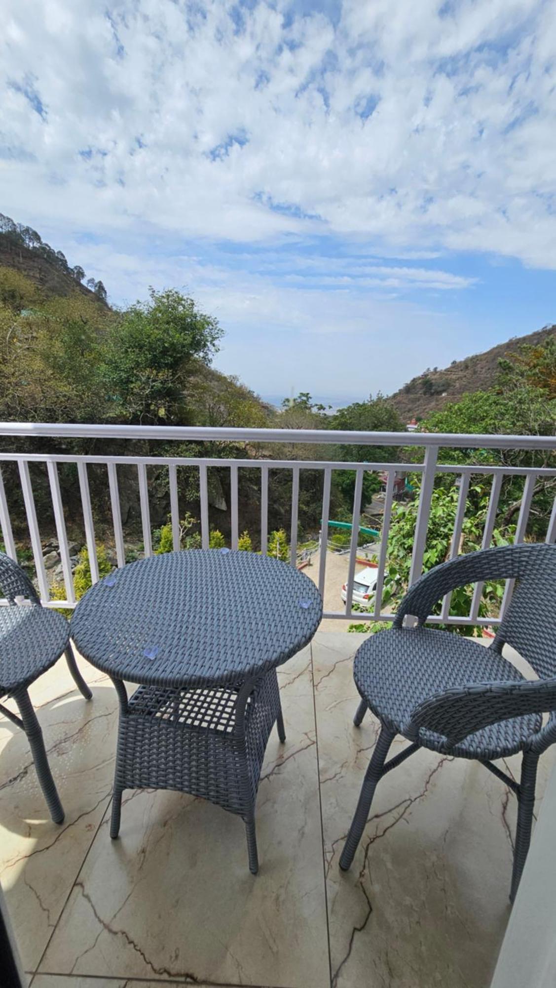On The Rocks Hotel Kasauli Kültér fotó
