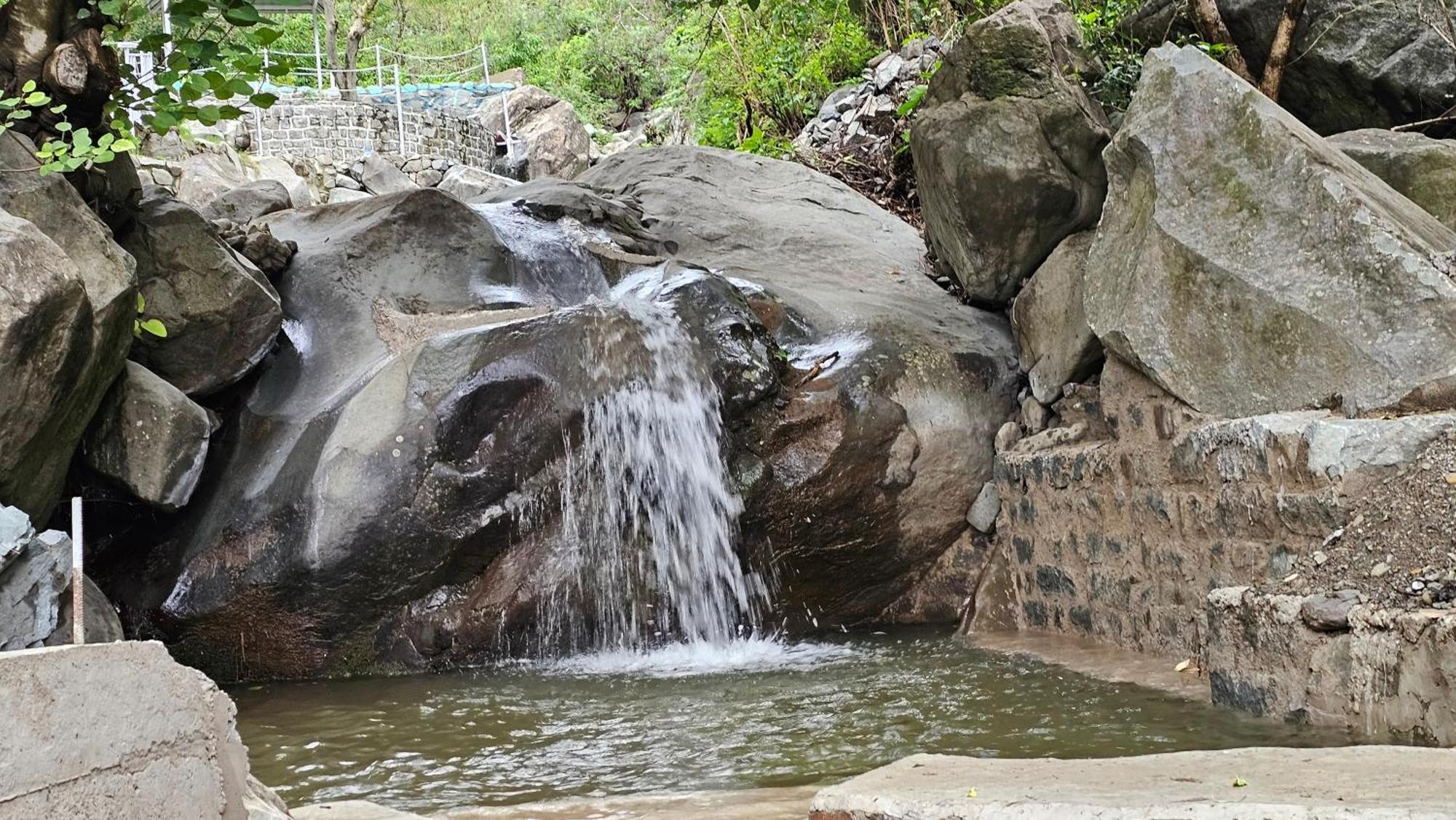 On The Rocks Hotel Kasauli Kültér fotó