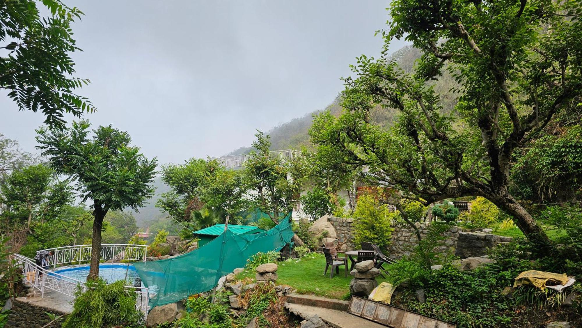 On The Rocks Hotel Kasauli Kültér fotó
