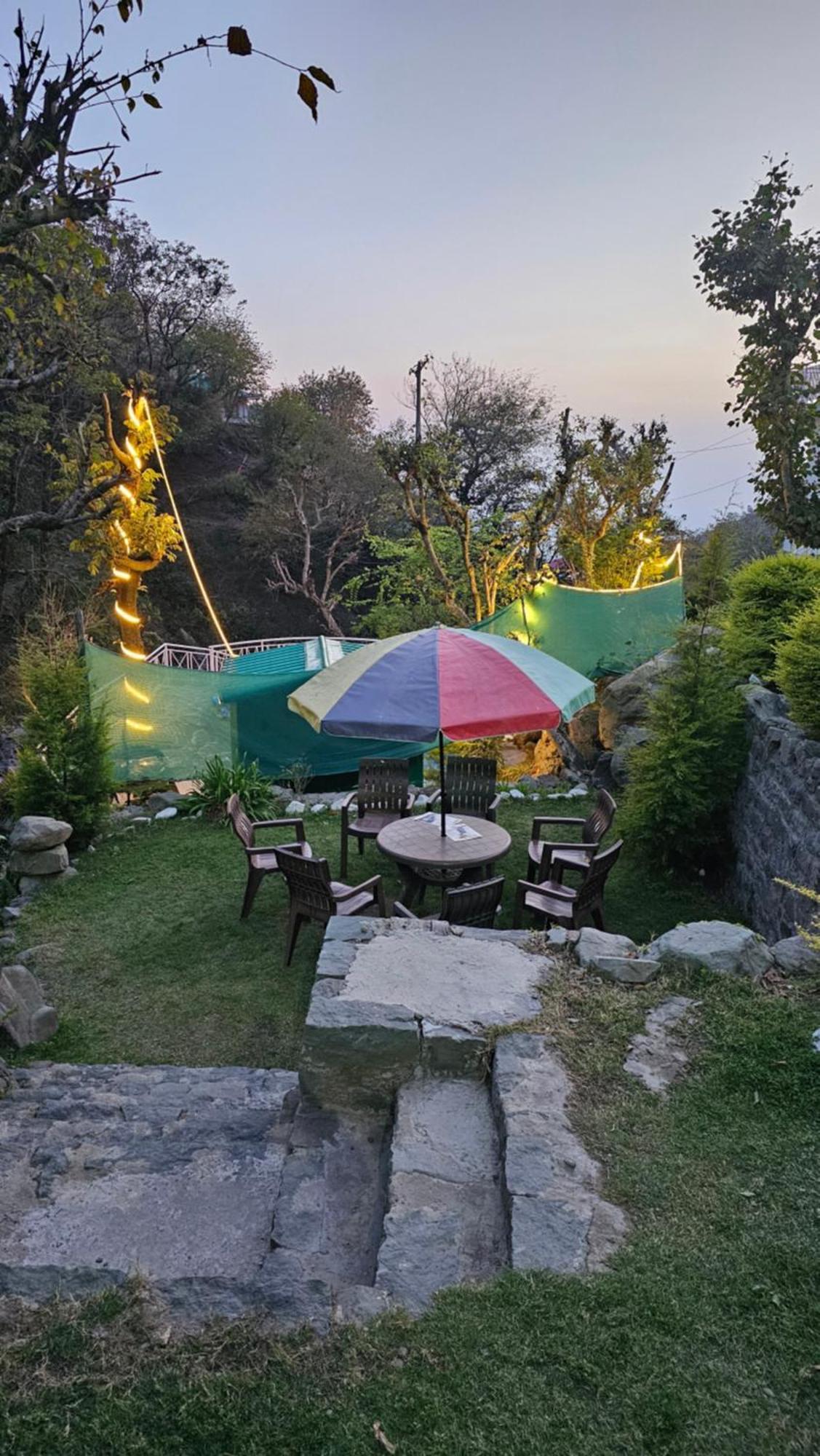 On The Rocks Hotel Kasauli Kültér fotó