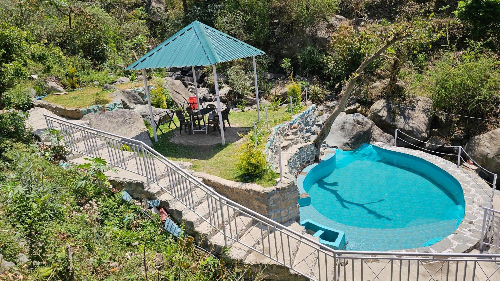 On The Rocks Hotel Kasauli Kültér fotó